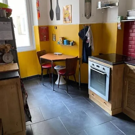 Проживание в семье Le 5 *